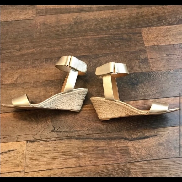 Nine West “Riley” Gold Wedge Sandals - Picture 3 of 5